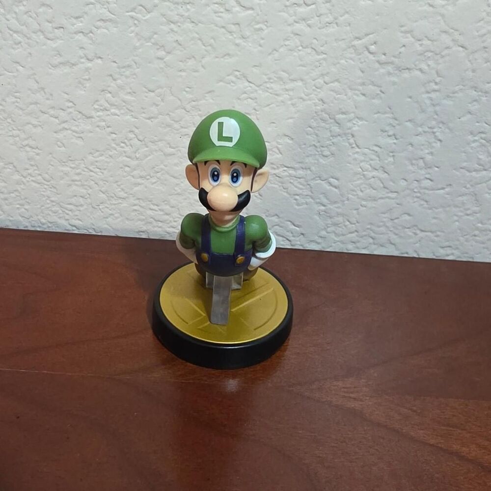 Nintendo Amiibo Luigi Figure